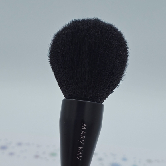 Mary Kay All-Over Powder Brush - Picture 4 of 5